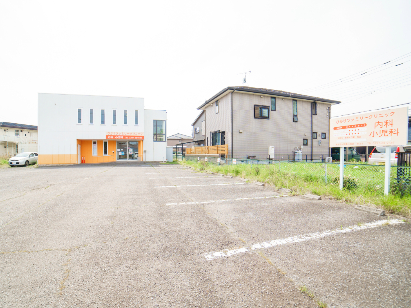駐車場からクリニック